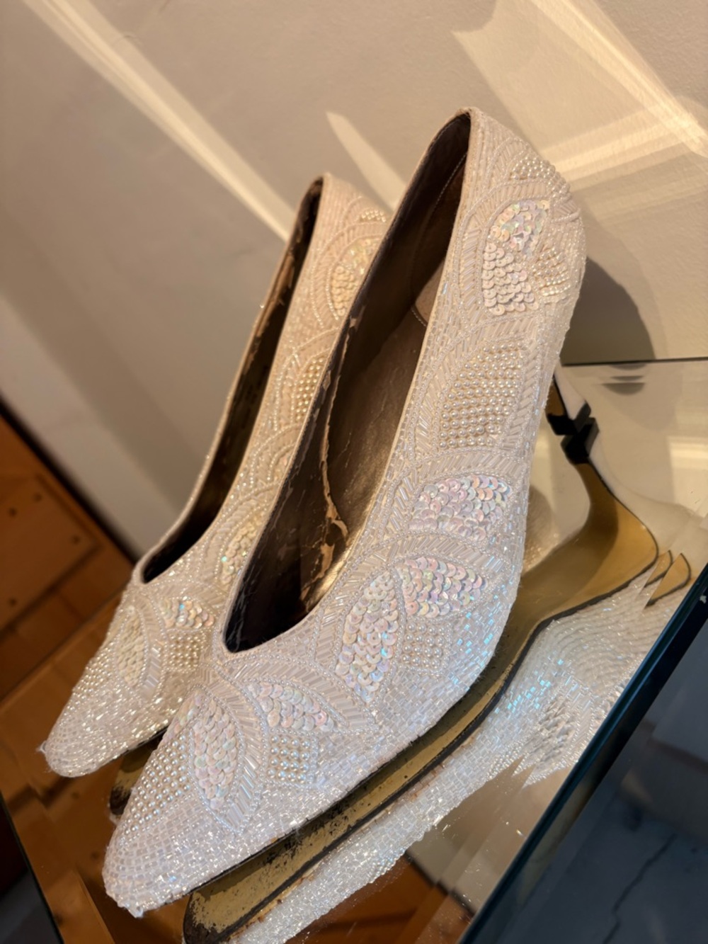 Unique beaded vintage heels 9.5
